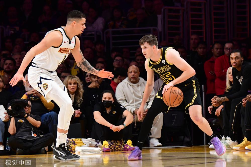 不断施压于 不断施压于