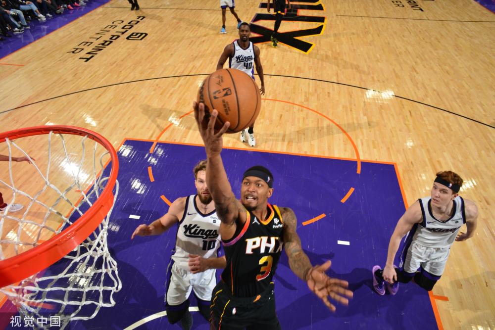 詹姆斯场下 詹姆斯场下